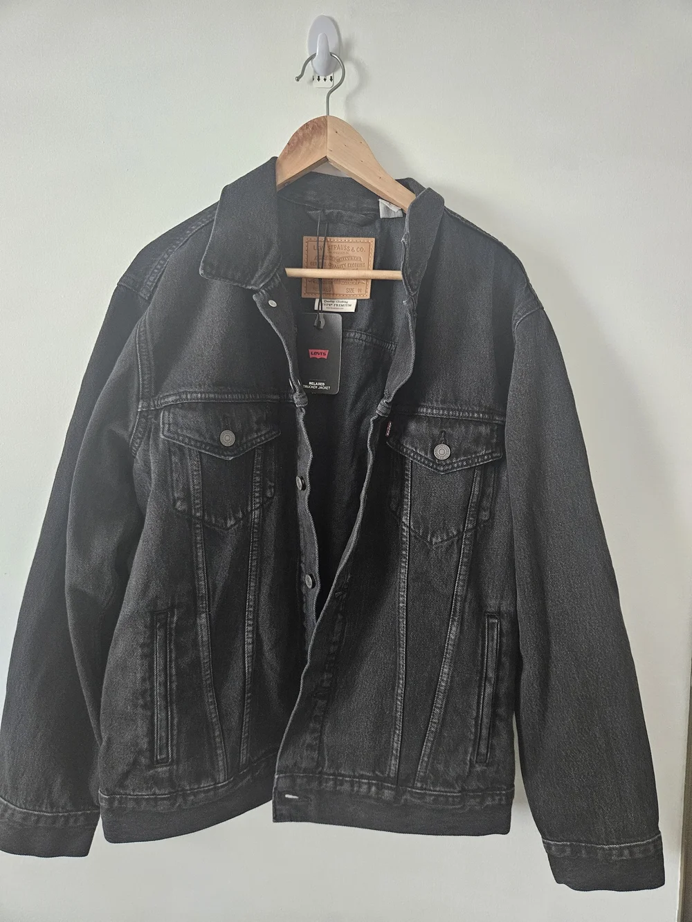 Levi's Relaxed Trucker Jacket Black - Picture 2 of 4